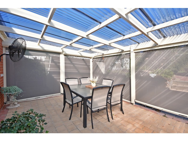 9 DeJong Court, Kangaroo Flat VIC 3555