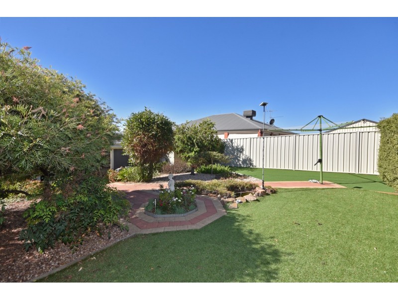 9 DeJong Court, Kangaroo Flat VIC 3555