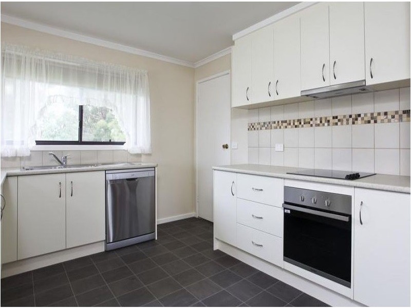 33 Helm Street, Kangaroo Flat VIC 3555