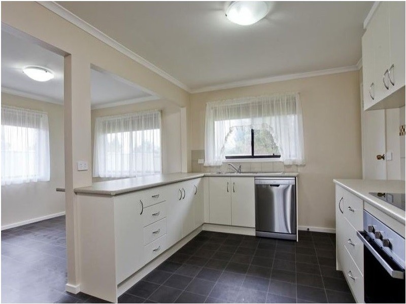 33 Helm Street, Kangaroo Flat VIC 3555