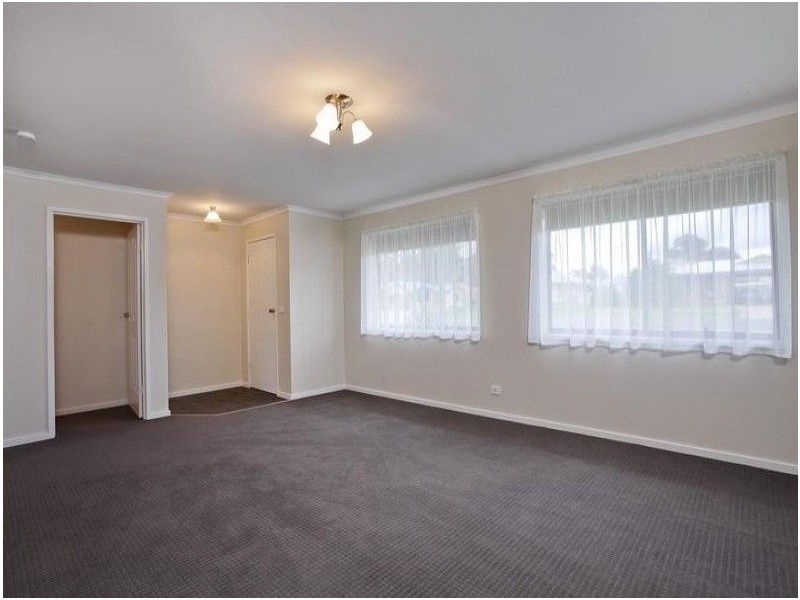 33 Helm Street, Kangaroo Flat VIC 3555