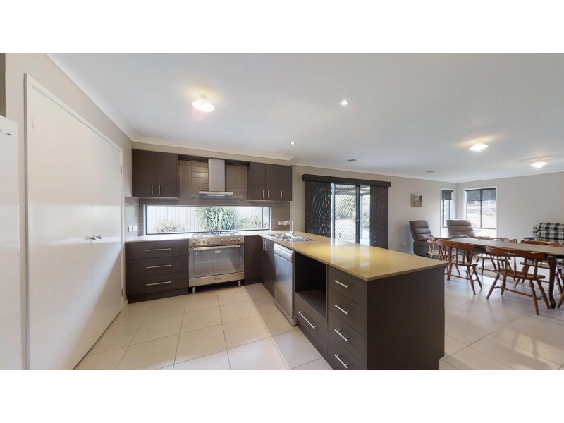 7 Freeman Drive, Kangaroo Flat VIC 3555