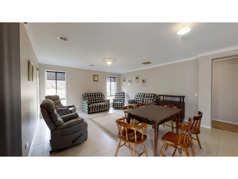 7 Freeman Drive, Kangaroo Flat VIC 3555