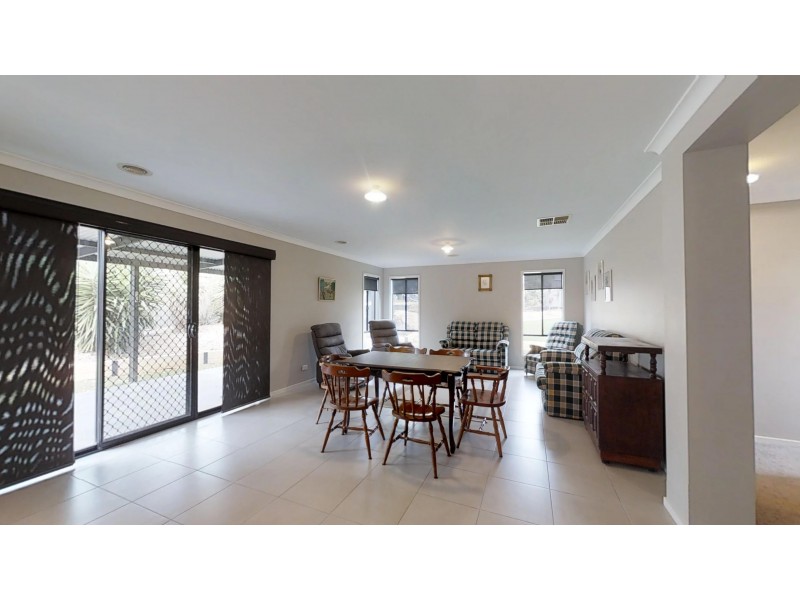 7 Freeman Drive, Kangaroo Flat VIC 3555