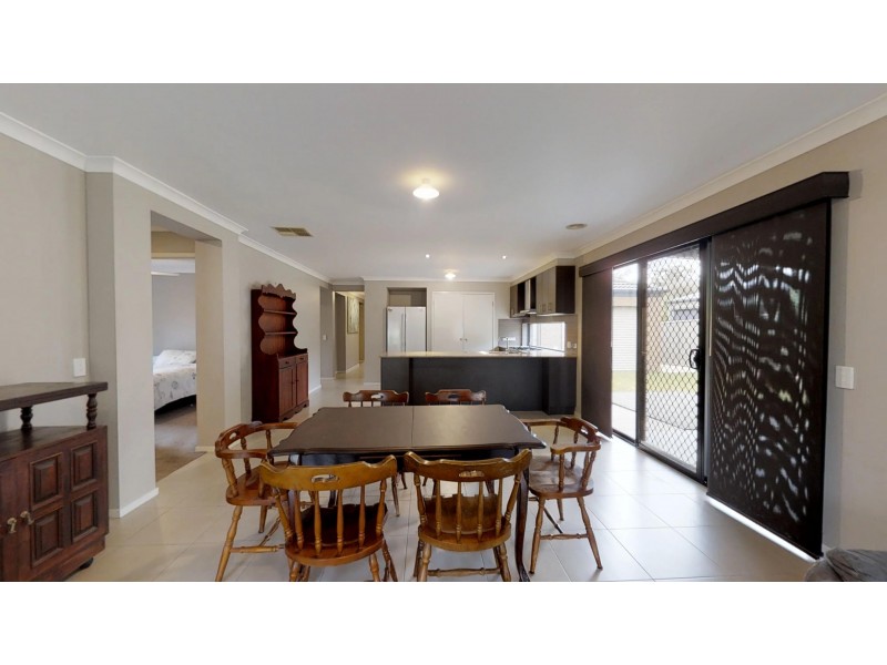 7 Freeman Drive, Kangaroo Flat VIC 3555