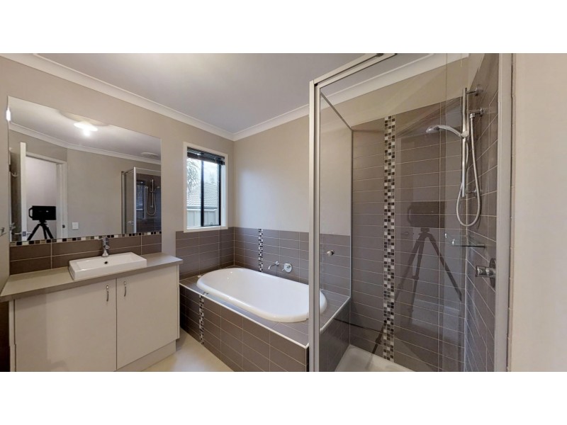 7 Freeman Drive, Kangaroo Flat VIC 3555