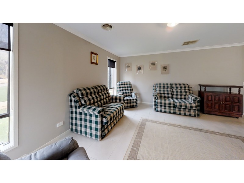 7 Freeman Drive, Kangaroo Flat VIC 3555