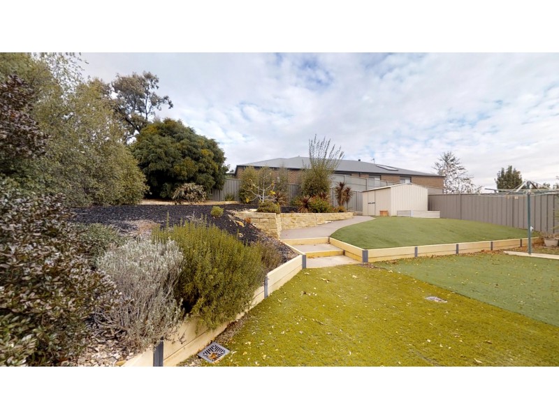 7 Freeman Drive, Kangaroo Flat VIC 3555