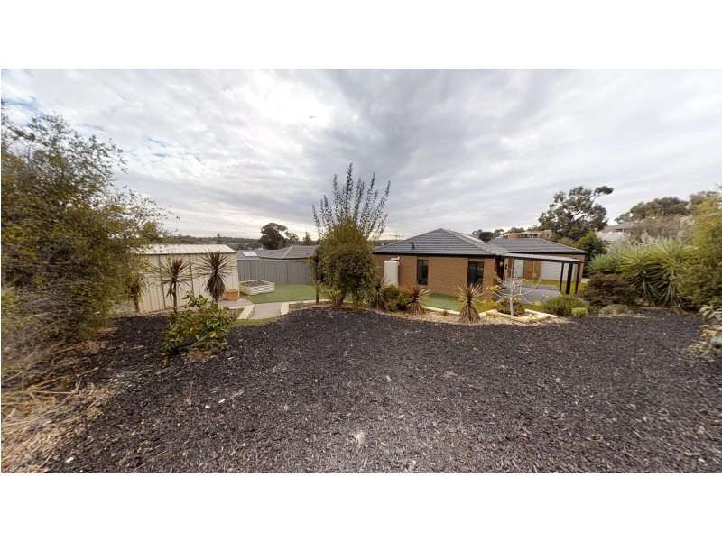 7 Freeman Drive, Kangaroo Flat VIC 3555