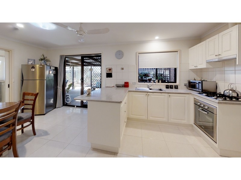 323 MacKenzie Street West, Kangaroo Flat VIC 3555