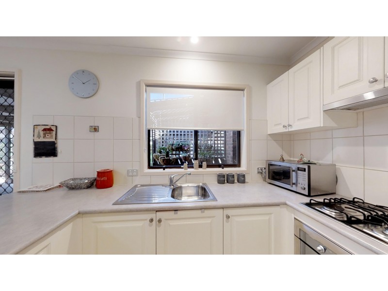 323 MacKenzie Street West, Kangaroo Flat VIC 3555