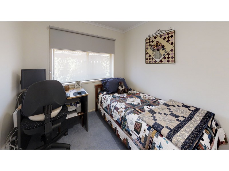 323 MacKenzie Street West, Kangaroo Flat VIC 3555