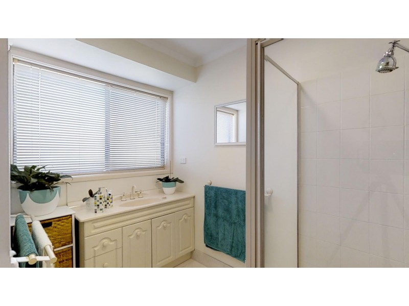 323 MacKenzie Street West, Kangaroo Flat VIC 3555