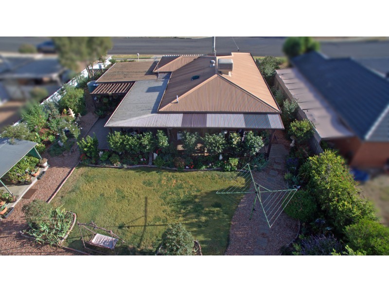 323 MacKenzie Street West, Kangaroo Flat VIC 3555