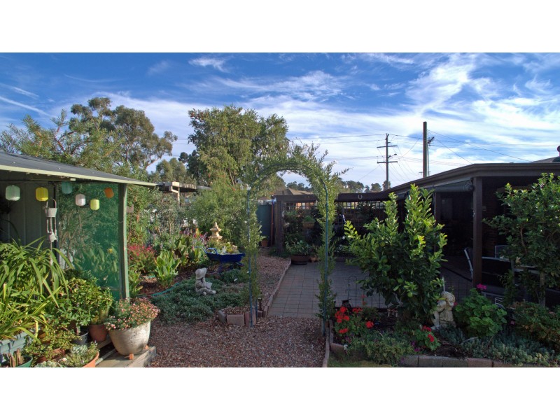 323 MacKenzie Street West, Kangaroo Flat VIC 3555