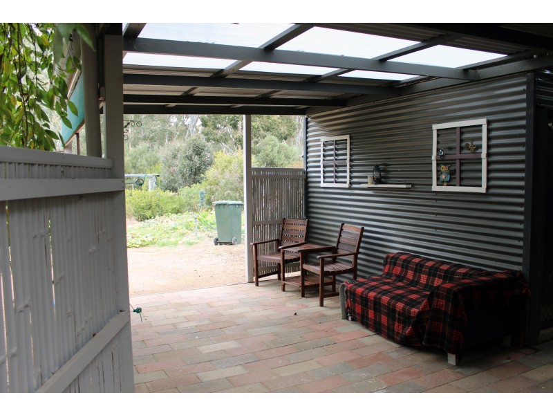 123 Crusoe Road, Kangaroo Flat VIC 3555