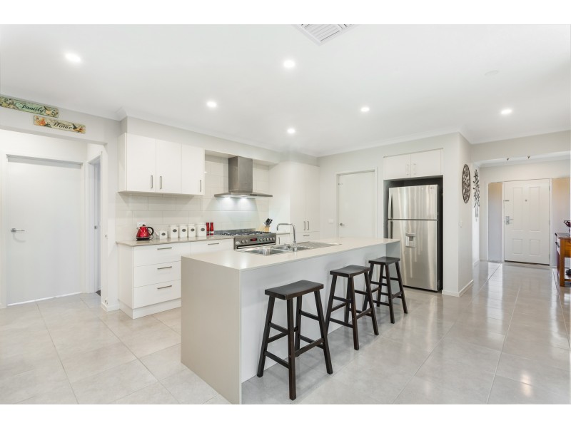 16 Carloway Street, Mckenzie Hill VIC 3451