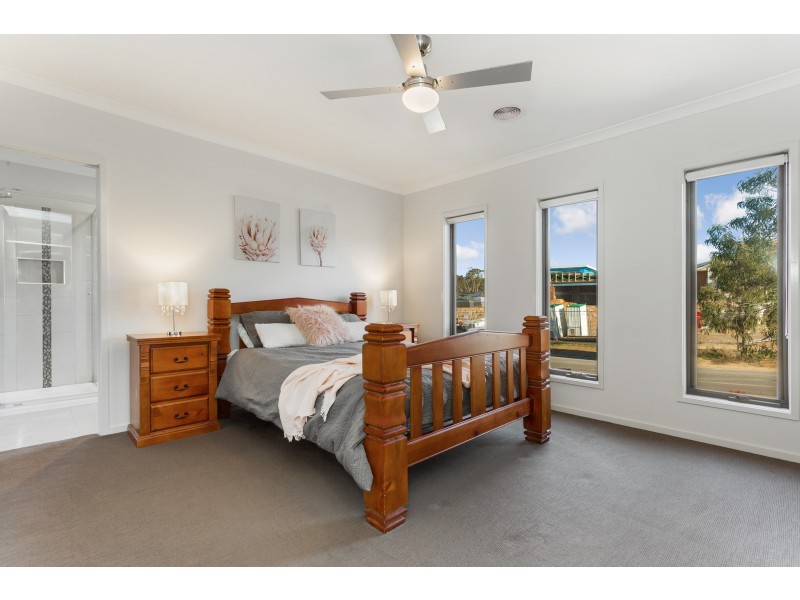 16 Carloway Street, Mckenzie Hill VIC 3451