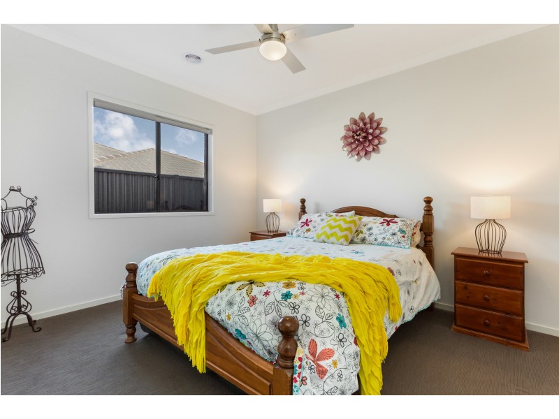 16 Carloway Street, Mckenzie Hill VIC 3451