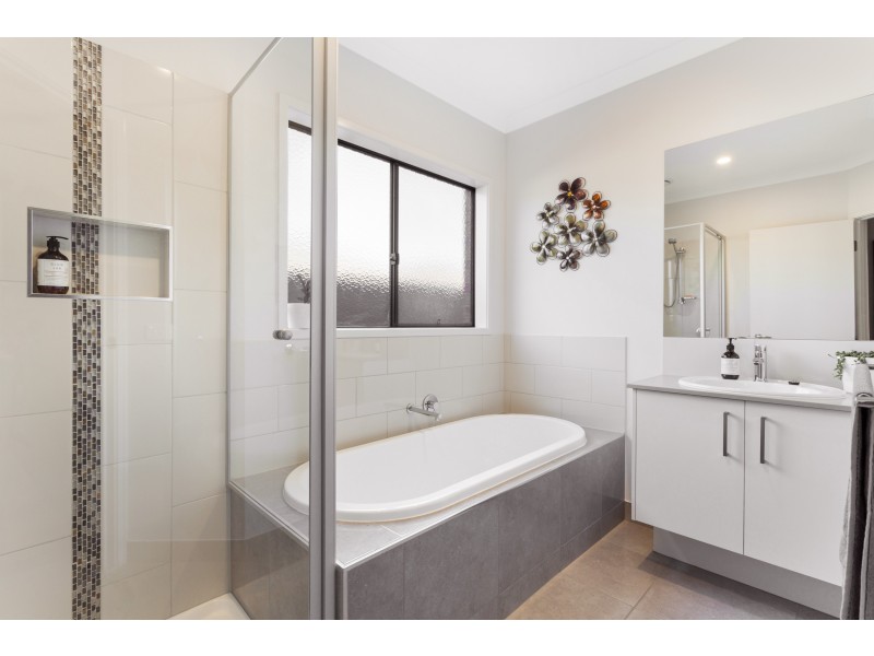 16 Carloway Street, Mckenzie Hill VIC 3451