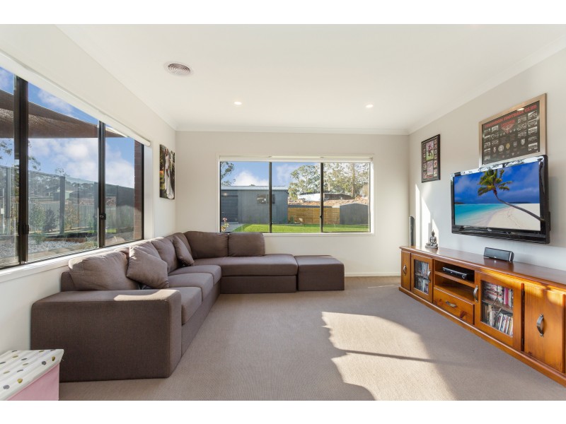 16 Carloway Street, Mckenzie Hill VIC 3451