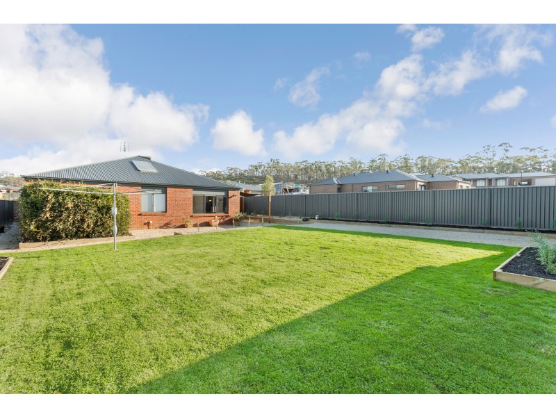 16 Carloway Street, Mckenzie Hill VIC 3451