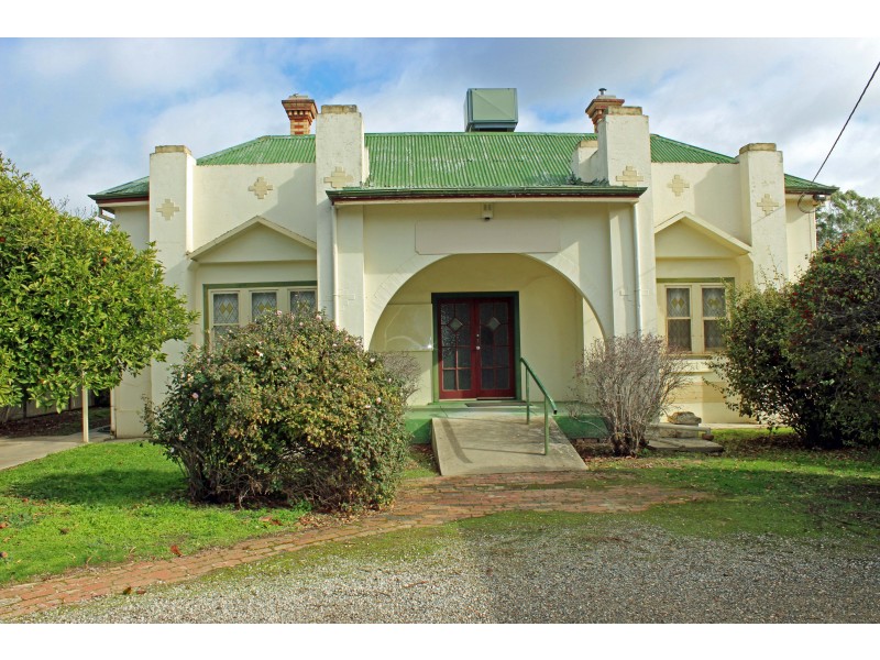 84 High Street, Kangaroo Flat VIC 3555