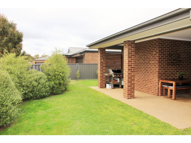 40 Greenfield Drive, Epsom VIC 3551