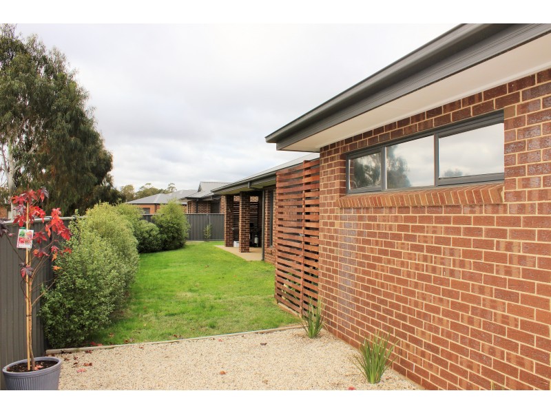 40 Greenfield Drive, Epsom VIC 3551