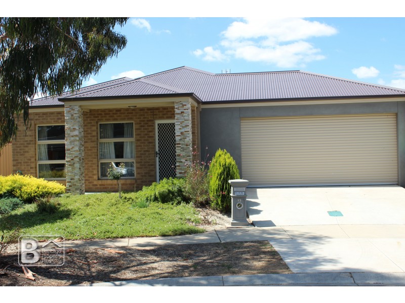 13 Edgewater Close, Eaglehawk VIC 3556