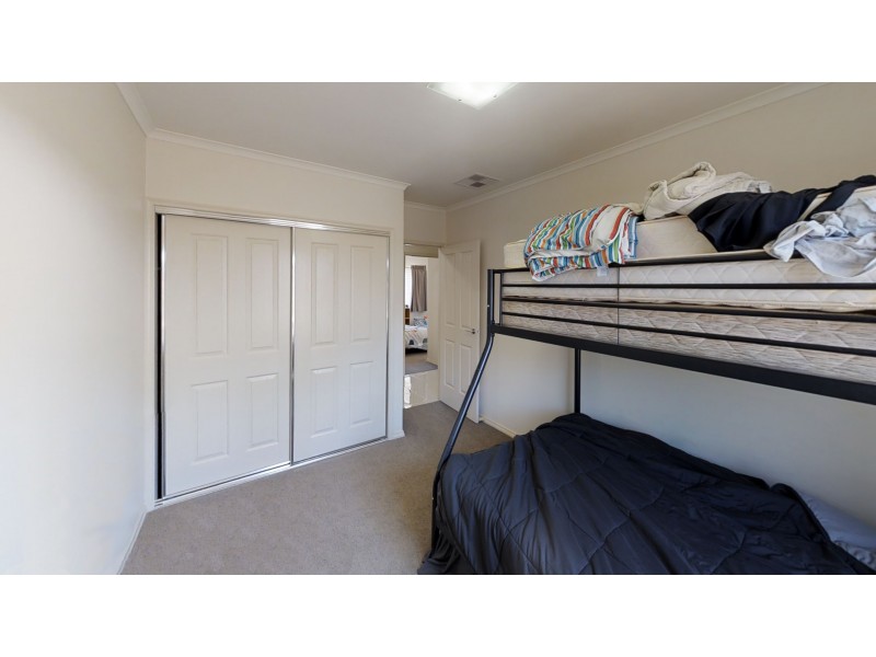 13 Edgewater Close, Eaglehawk VIC 3556
