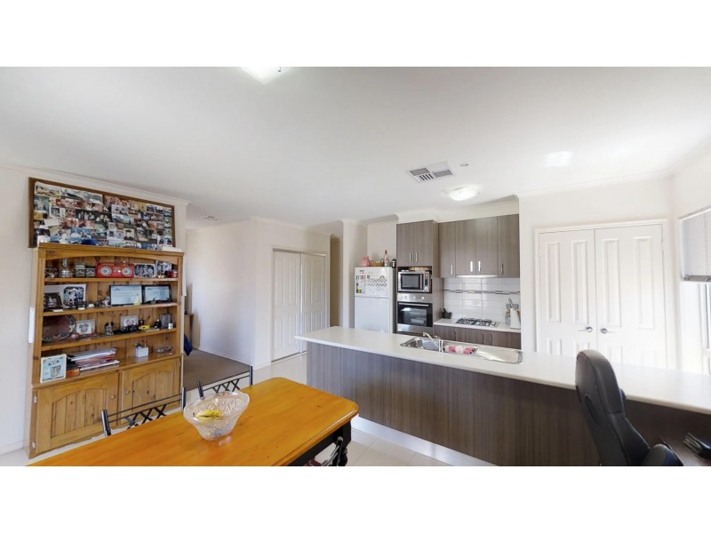 13 Edgewater Close, Eaglehawk VIC 3556