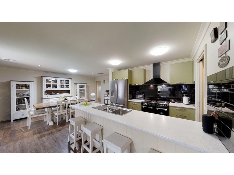 24 Inverness Drive, Junortoun VIC 3551