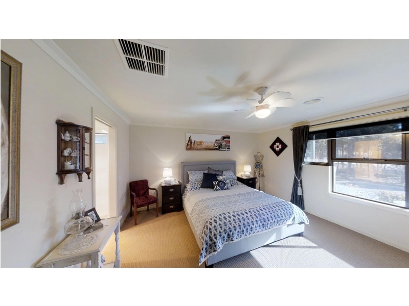 24 Inverness Drive, Junortoun VIC 3551