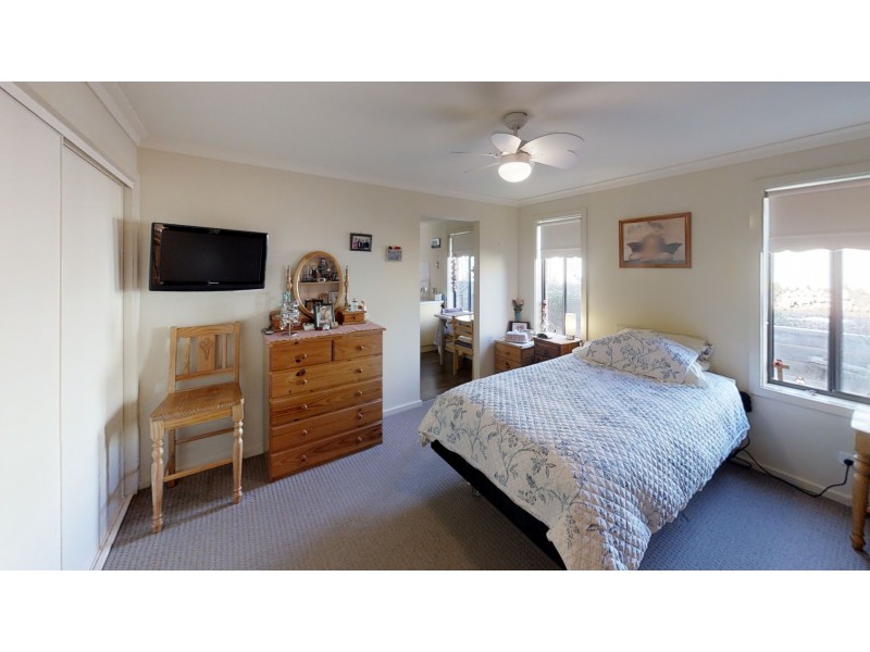 24 Inverness Drive, Junortoun VIC 3551