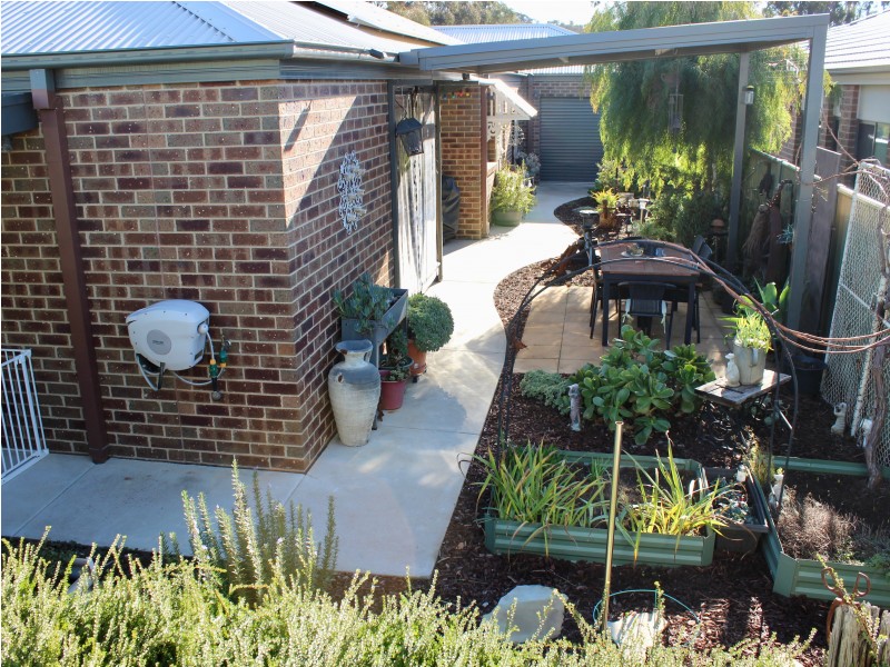 24 Inverness Drive, Junortoun VIC 3551