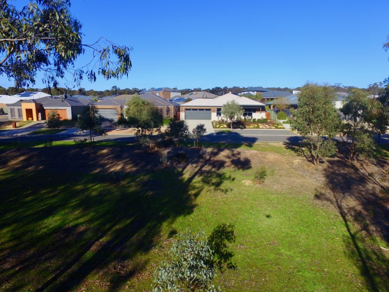 24 Inverness Drive, Junortoun VIC 3551