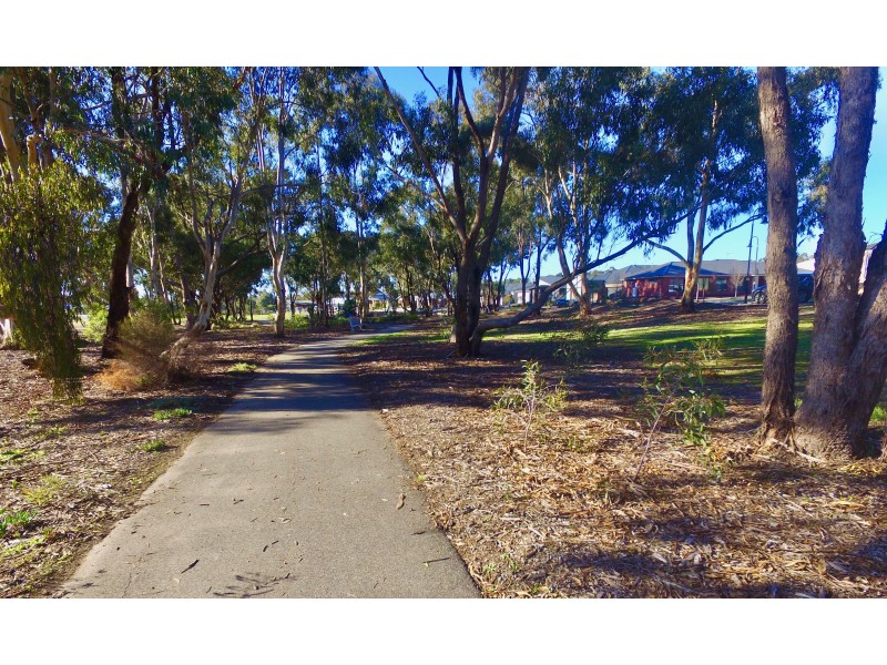 24 Inverness Drive, Junortoun VIC 3551