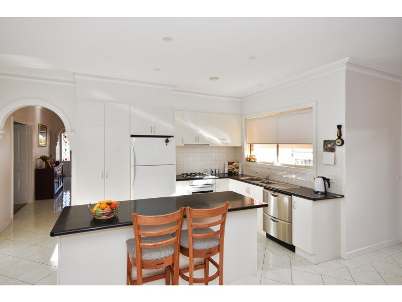 6 Sunset Boulevard, Spring Gully VIC 3550
