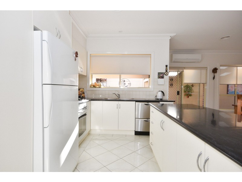 6 Sunset Boulevard, Spring Gully VIC 3550