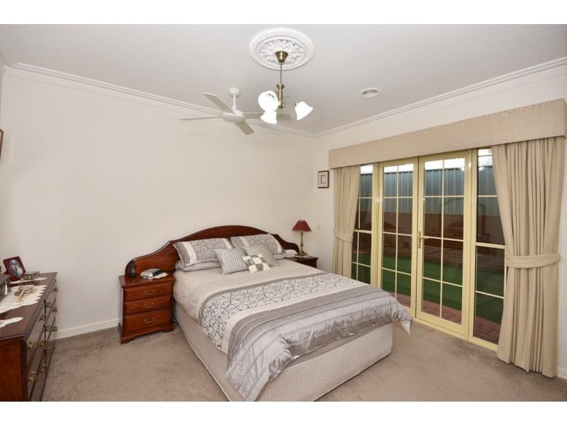 6 Sunset Boulevard, Spring Gully VIC 3550