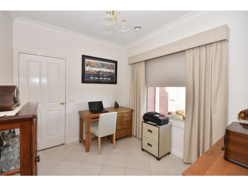 6 Sunset Boulevard, Spring Gully VIC 3550
