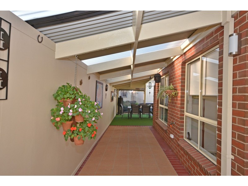 6 Sunset Boulevard, Spring Gully VIC 3550
