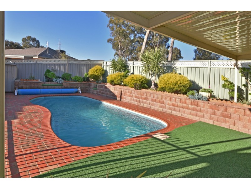 6 Sunset Boulevard, Spring Gully VIC 3550
