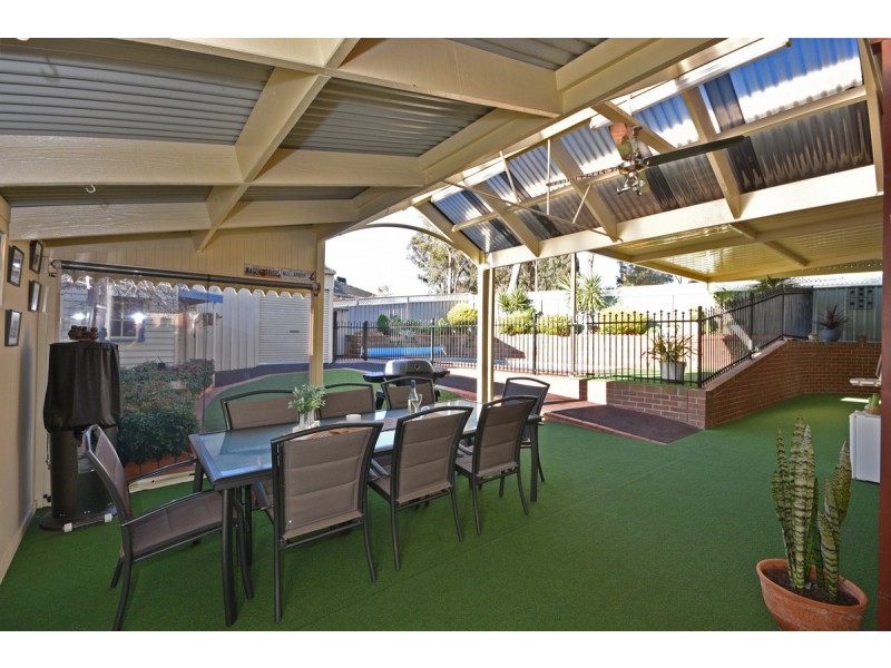 6 Sunset Boulevard, Spring Gully VIC 3550