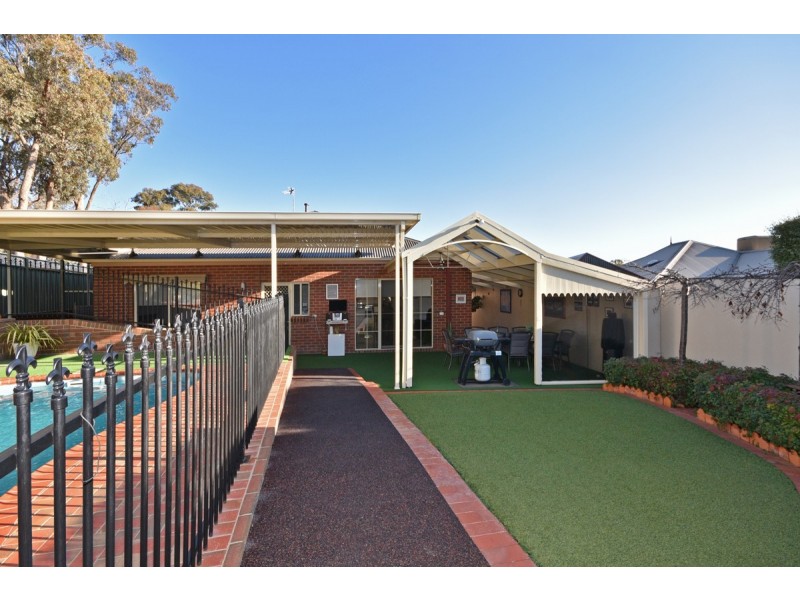 6 Sunset Boulevard, Spring Gully VIC 3550