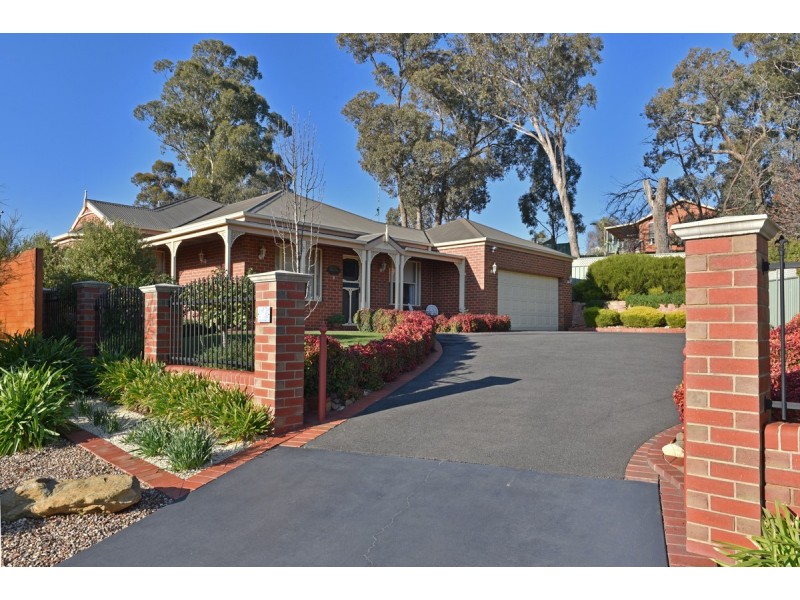 6 Sunset Boulevard, Spring Gully VIC 3550