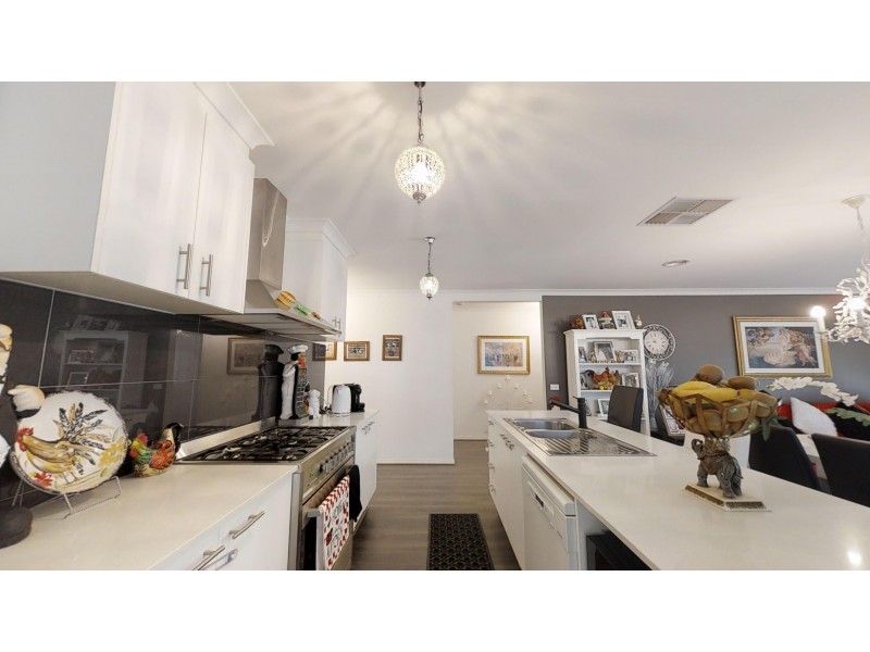 64 Tobin Crescent, Epsom VIC 3551