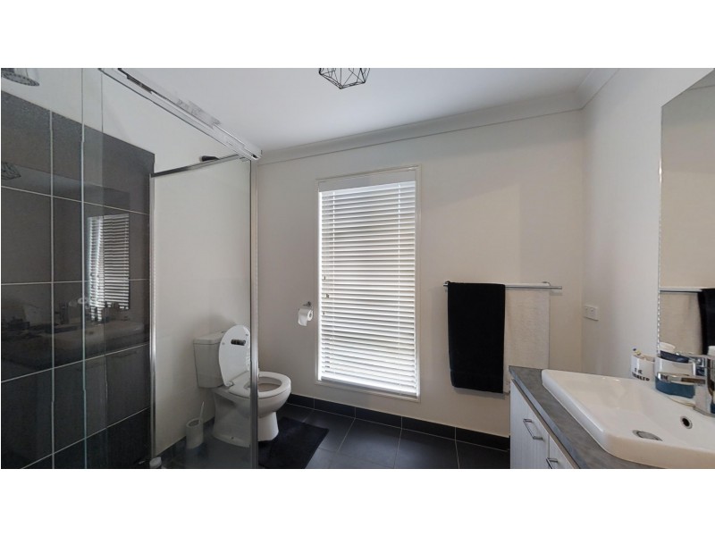 64 Tobin Crescent, Epsom VIC 3551