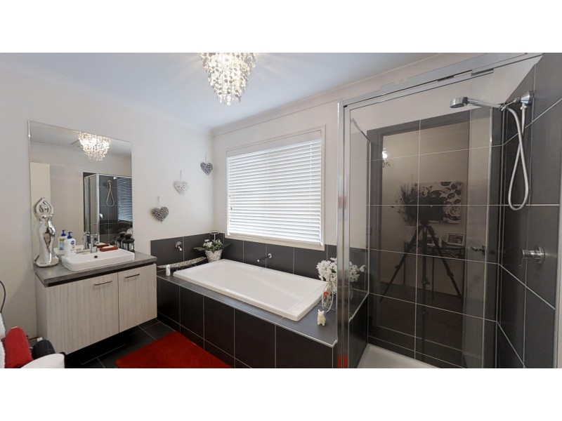 64 Tobin Crescent, Epsom VIC 3551